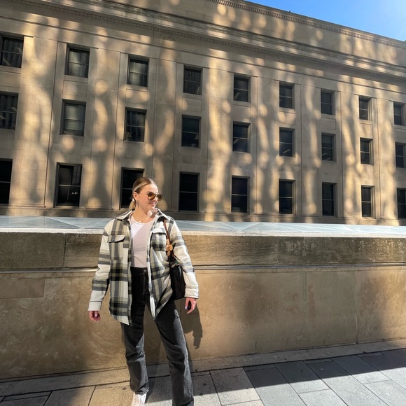 Meet your Posher, Elizabeth - Picture 8 of 9